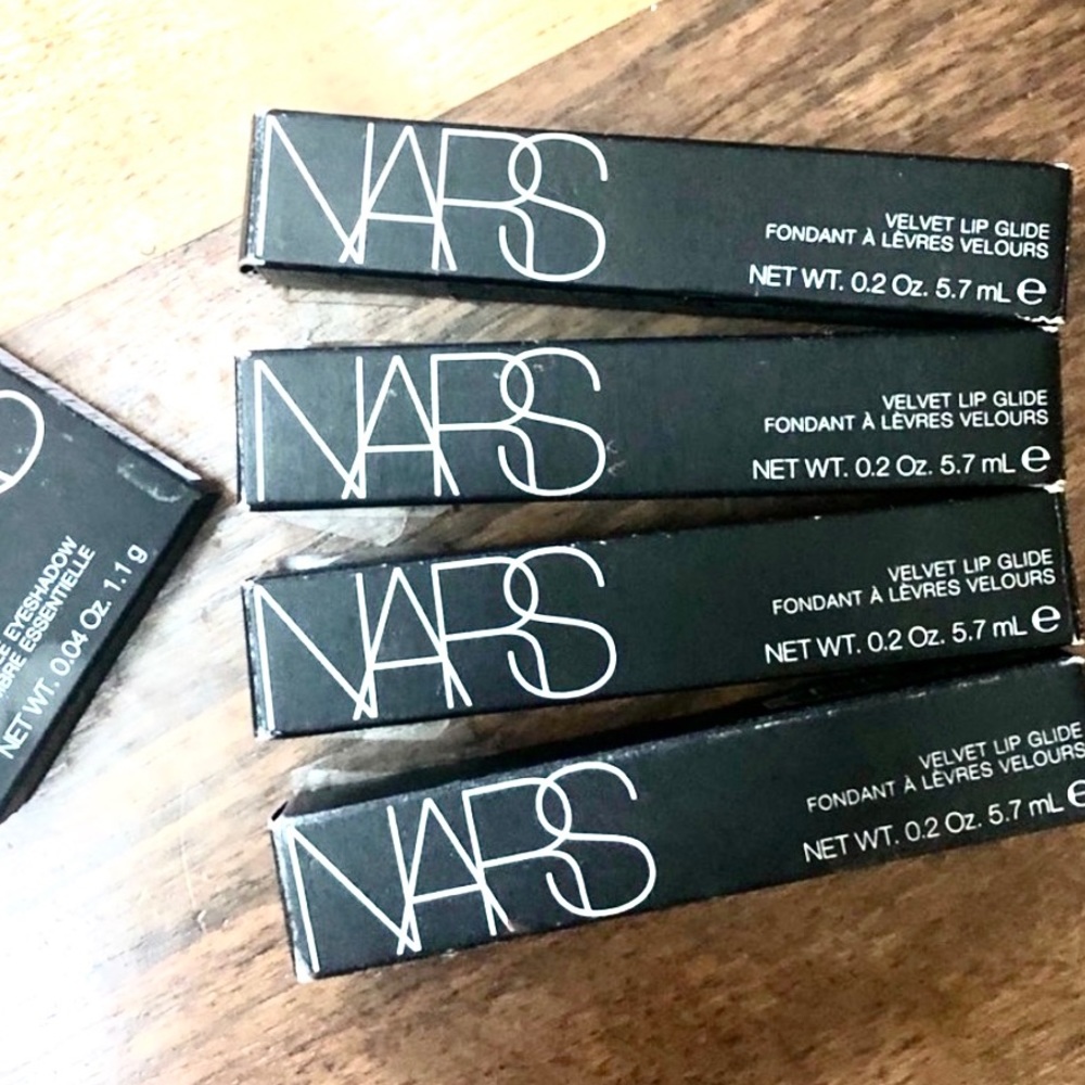 NARS  Lip Gloss RED Velvet Glide ‘MINESHAFT’ - Picture 8 of 8